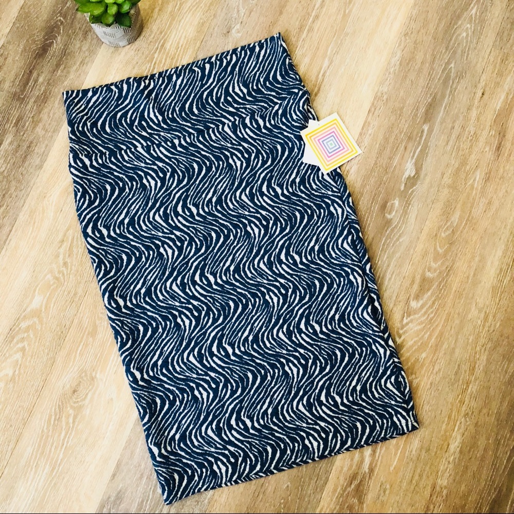 LuLaRoe Cassie Pencil Skirt Small - Picture 3 of 5